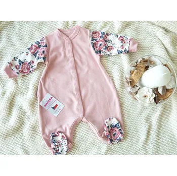 Kojenecký overall AMÁLKA Bavlněný overal pudrově růžový, květy Velikost: 92