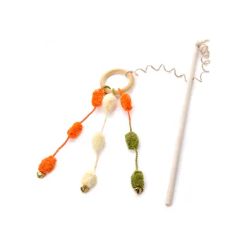 Hračka pro kočku JK Kroužek, bambulky a rolničky na prutu 30 cm