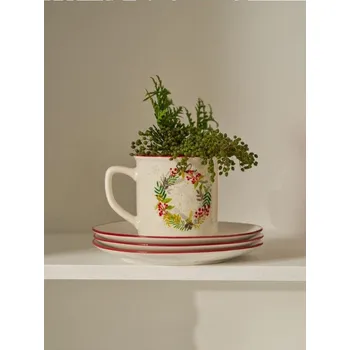 Sinsay Keramický vánoční hrnek s motivem věnce vícebarevná