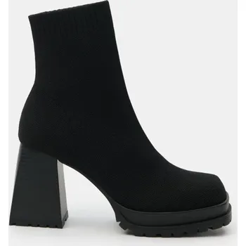 Dámská móda Sinsay - Kozačky - černá - 046GP-99X - 046GP-99X-39