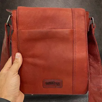 Exkluzivní prémiová kožená crossbody taška v nádherném červeném odstínu Bez personalizace - individuální přání řešíme po domluvě.