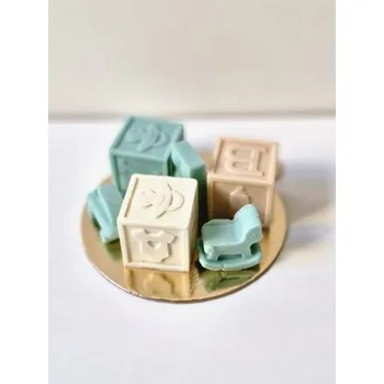 Jedlá dekorace na dort Čokoládová figurka kostky a hračky : modrý