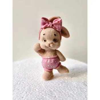 Jedlá dekorace na dort Čokoládová figurka zajíček s růžovou čelenkou a kalhotkách