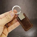 Hnědá kožená klíčenka s monogramem nebo vlastním textem Vyberte variantu: + MONOGRAM a TEXT + prémiové dárkové balení BE Original