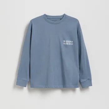 Dětská móda Reserved - Bavlněné tričko s potiskem a dlouhými rukávy - ocelově modrá - 047FI-95X - 047FI-95X-134