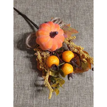 Vánoční dekorace Dekorační větvička s oranžovou dýní a listy