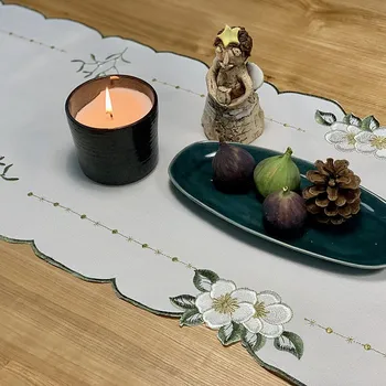 ubrus BYTEMA Vyšívaný ubrus BÍLÉ SVÍCE 40 x 110 cm bílá