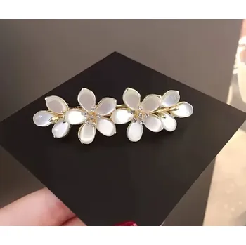 B-TOP Pozlacená spona do vlasů s perlovými květy Zlatá