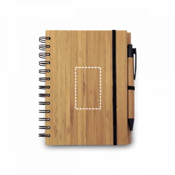 DICKENS A5. Spirálový zápisník A5 z bambusu s 100% recyklovaným papírem Tampontisk (max. 5 barev, 30 x 50mm) 1 barva 1 Přední