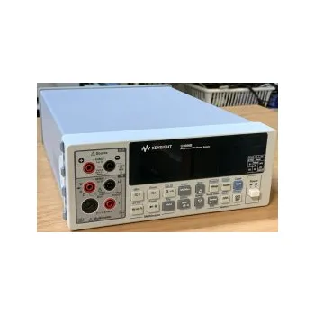 Multimetr Keysight U3606B, multimetr a DC zdroj