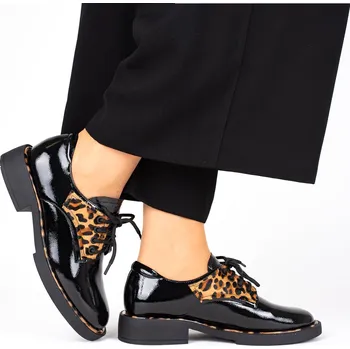 Dámské sandále Dámské černé polobotky z lakované kůže Epica s leopardím vzorem Velikost: 38