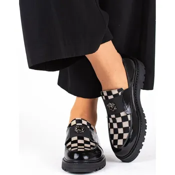 Dámské sandále Dámské černé lakované mokasíny s kostkovaným vzorem Letizia Velikost: 39
