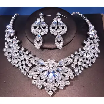 Souprava šperků B-TOP Impozantní dámská souprava Crystals Druh barvy: Stříbrná