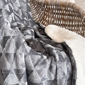 deka Oboustranná deka s beránkem - Triangl tmavě šedá