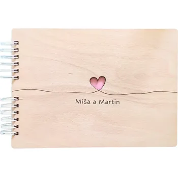 Fotoalbum Dřevěné fotoalbum A4 - Srdce plné vzpomínek S TEXTEM Vyber typ vazby: Pevná klasická (černá), Barva vnitřních papírů: Grafitová