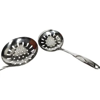 Naběračka Naběračka s dírama průměr 12cm a délka 26cm