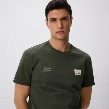 Pánské tričko Reserved - Tričko střihu regular s&nbsp;výšivkou - pudrově zelená - 496EX-97X - 496EX-97X-M