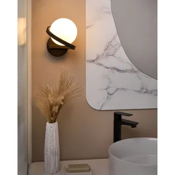 Nástěnná lampa černá kovová základna skleněný stínidlo elegantní tvar moderní minimalistický Beliani