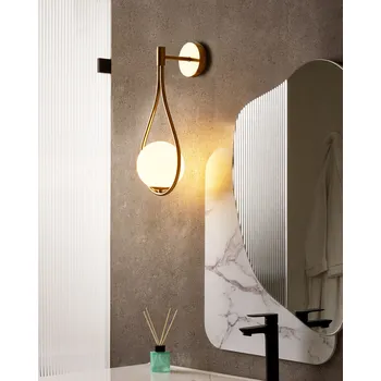 Nástěnná lampa Zlatá kovová základna Skleněný stínidlo Elegantní slza Moderní Glam Beliani