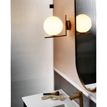 Nástěnné svítidlo Nástěnná lampa Zlatá kovová základna Akrylový stínidlo Elegantní tvar Moderní minimalistický Beliani