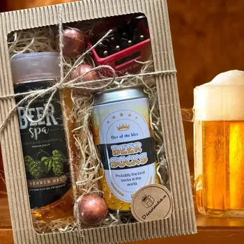Dárková krabička  Dárkový balíček „Pivo & Relax“ – sprchový gel, ponožky v plechovce, magnetický otvírák a šumivé koule do koupele