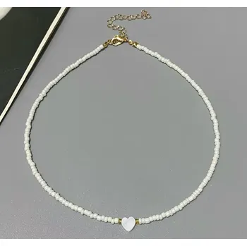 Náhrdelník B-TOP Choker náhrdelník z bílých korálků a Srdíčkem