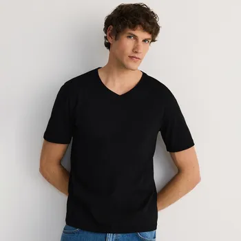 Pánské tričko Reserved - Tričko střihu slim s výstřihem do V - černý - 7391Z-99X - 7391Z-99X-XXL