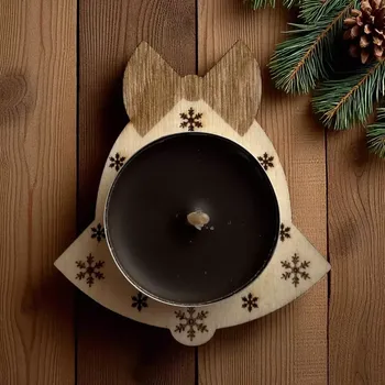 Svícen Dřevěný svícen ve tvaru zvonečku – s čajovou vonnou svíčkou