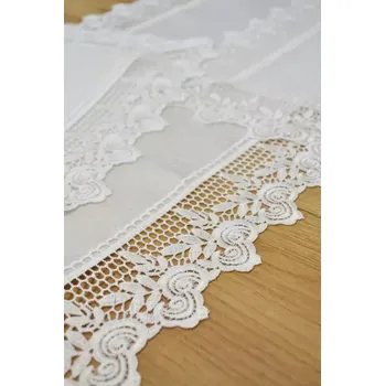 ubrus Elegantní ubrus s jemnou látkou a širokou krajkou Šířka: 130 cm | Délka: 160 cm