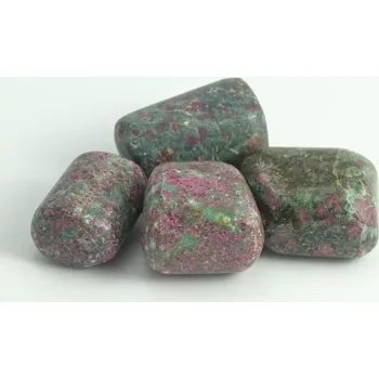 Rubín ve fuchsitu - XL (3 - 4 cm)