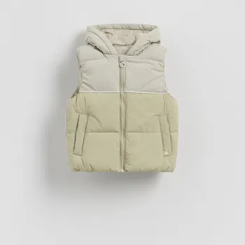 Chlapecká bunda Reserved - Prošívaná vesta s kapucí - bledá zelená - 833ET-07X - 833ET-07X-116