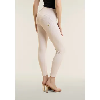 Dámské kalhoty Freddy kalhoty ve světle šeříkové barvě, D.I.W.O. PRO materiál, vysoký pas, super skinny střih Možnosti velikostí: XS