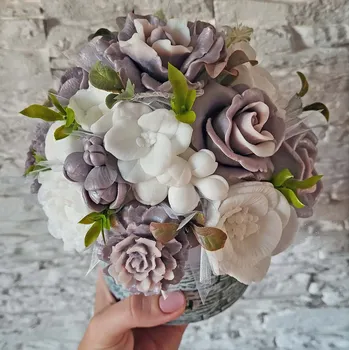 umělá květina Mýdlová kytice v keramickém květináči - šedá a bílá