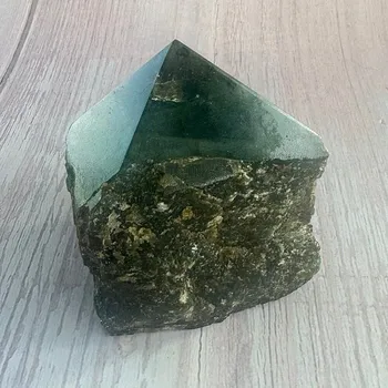 Labradorit surový leštěná špice 4 cca 6,3 x 4,9 cm, 203 g