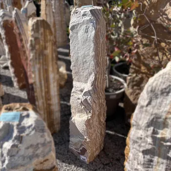 Zahradní dekorace Onyxový sloup Angel – jedinečný solitér z kamene