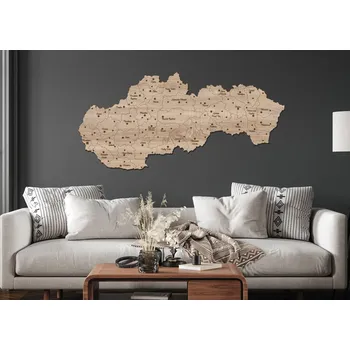 Dřevěná mapa Slovenska s okresy a městy