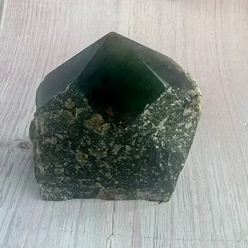 Labradorit surový leštěná špice 5 cca 6,2 x 5,6 cm, 172 g