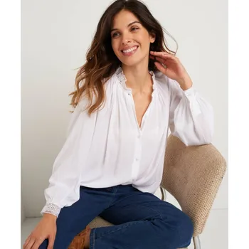 Dámská halenka Jednobarevná košilová halenka s macramé bílá 42