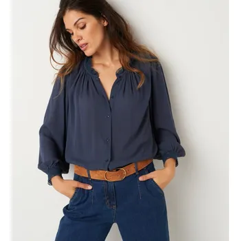 Dámská halenka Jednobarevná košilová halenka s macramé nám. modrá 52