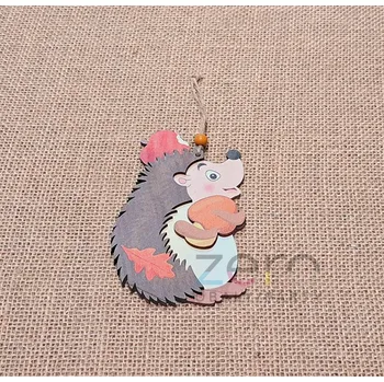 Ježek s jablkem dřevěný závěsný 10x15 cm - barevná