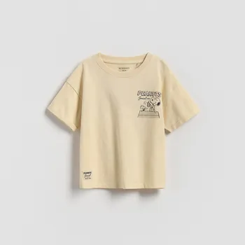 Dětská móda Reserved - Bavlněné tričko Snoopy - pšeničná - 126FO-12X - 126FO-12X-110