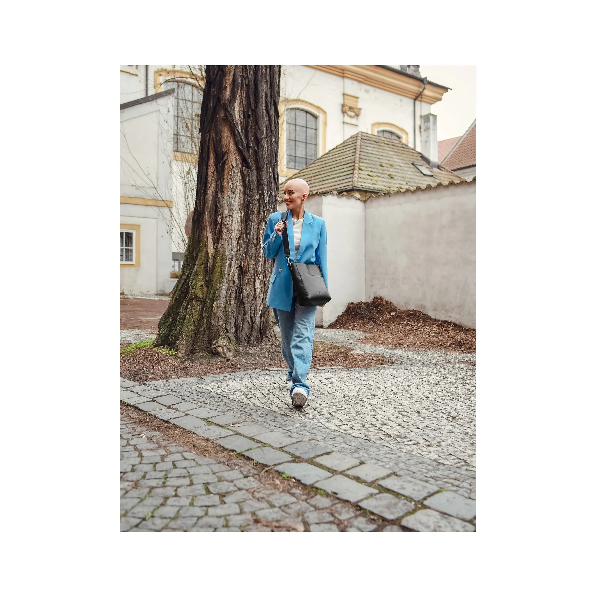 Fotografie 5 - Kabelka Vuch Eldrin černá
