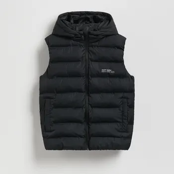 Dětská móda Reserved - Prošívaná vesta s&nbsp;kapucí - černý - 811ET-99X - 811ET-99X-U14