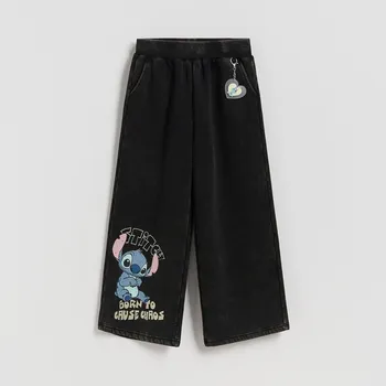 Dívčí kalhoty Reserved - Tepláky s přívěskem Lilo a Stitch - černý - 782HE-99X - 782HE-99X-158