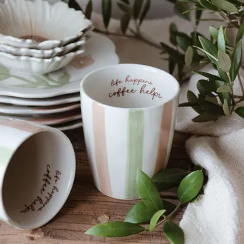 Majas Cottage Hrnek Majas s pruhy Káva pomáhá