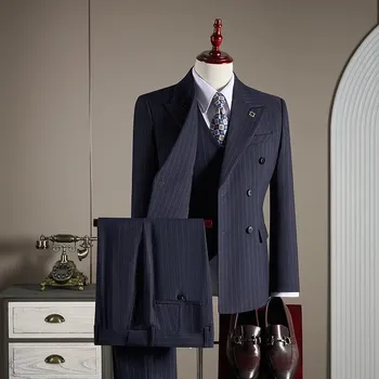 Pánský oblek Třídílný business oblek s proužkem – britský styl a elegance Velikost: XL, Barva (Varianta): Tmavě modrá