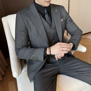 Třídílný oblek s proužky – trendy komplet s moderním střihem Velikost: 4XL, Barva (Varianta): Šedá