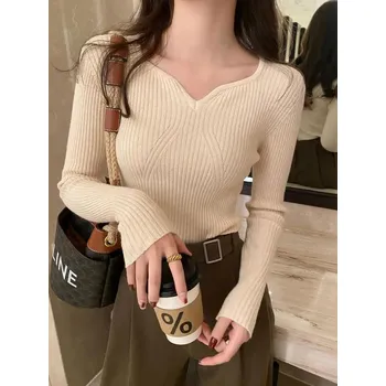 Dámský svetr Dámský žebrovaný svetr – přiléhavý střih, V výstřih, dlouhý rukáv Barva: Béžová, Velikost: ONE SIZE