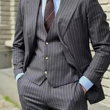 Pánský oblek Formální šedý oblek s proužkem – klasika s klopami pro ženicha Velikost: S, Barva (Varianta): Šedá