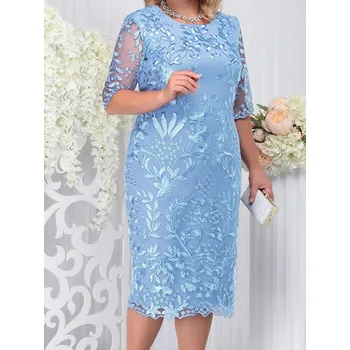 Dámské šaty Elegantní krajkové šaty pro plnoštíhlé – na oslavy Barva: Nebeská, Velikost: 4XL